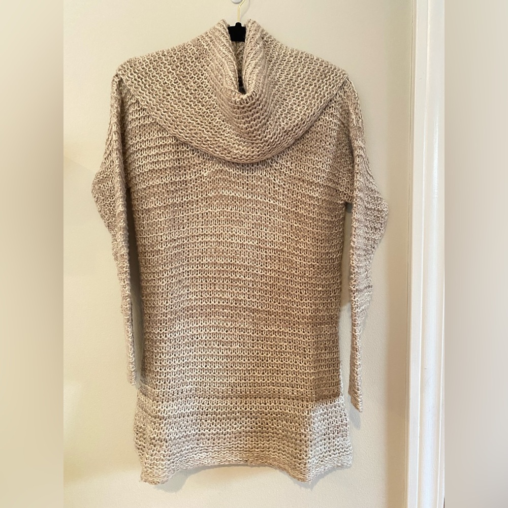 Jennifer Lopez • Women’s Knit Tunic Sweater